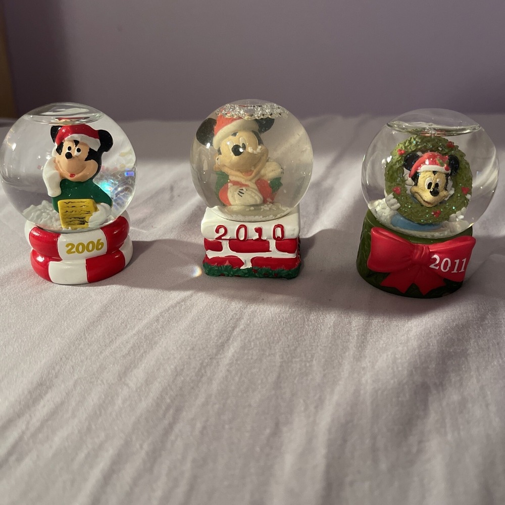 Walt Disney Mickey Mouse Snow Globe Christmas Penney 2006, 2010, And 2011